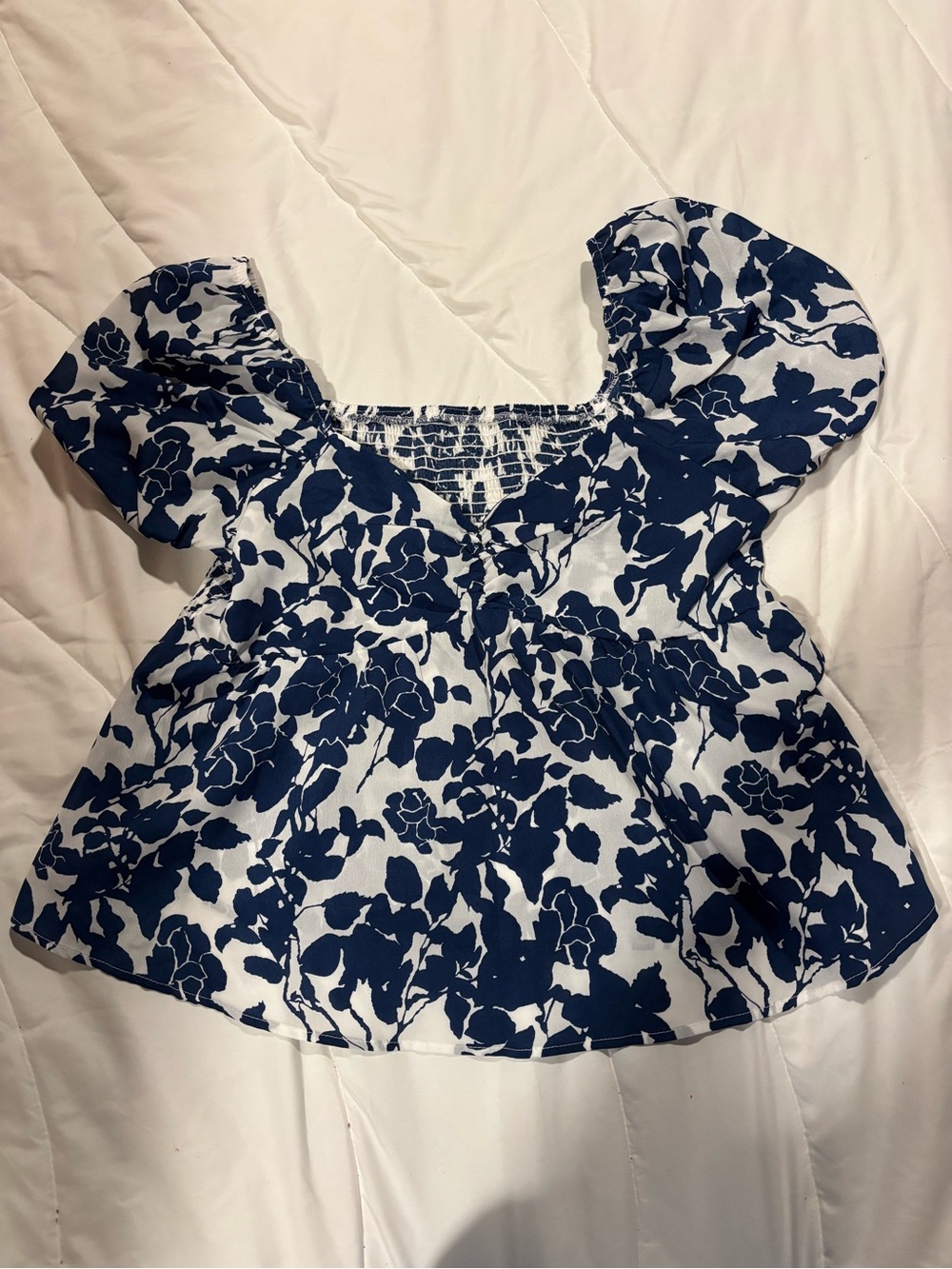SHEIN White and Navy Floral Puff-Sleeve Blouse XL
